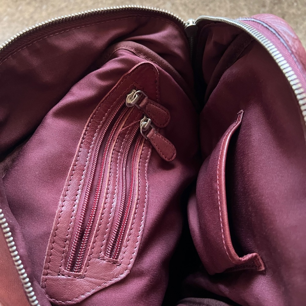 Leather backpack. - Picture 4 of 4
